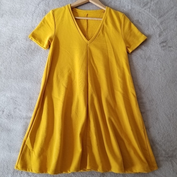 YELLOW V-Neck Short Sleeve Mini Swing Sweater Dress - Picture 11 of 13